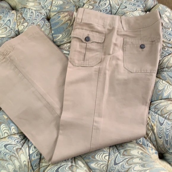 Gap NWOT Khaki Pants Size 8 - Picture 4 of 9